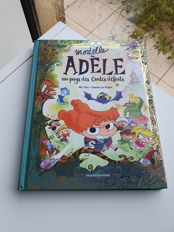 Livre Mortelle Adèle au pays des contes défaits neuf