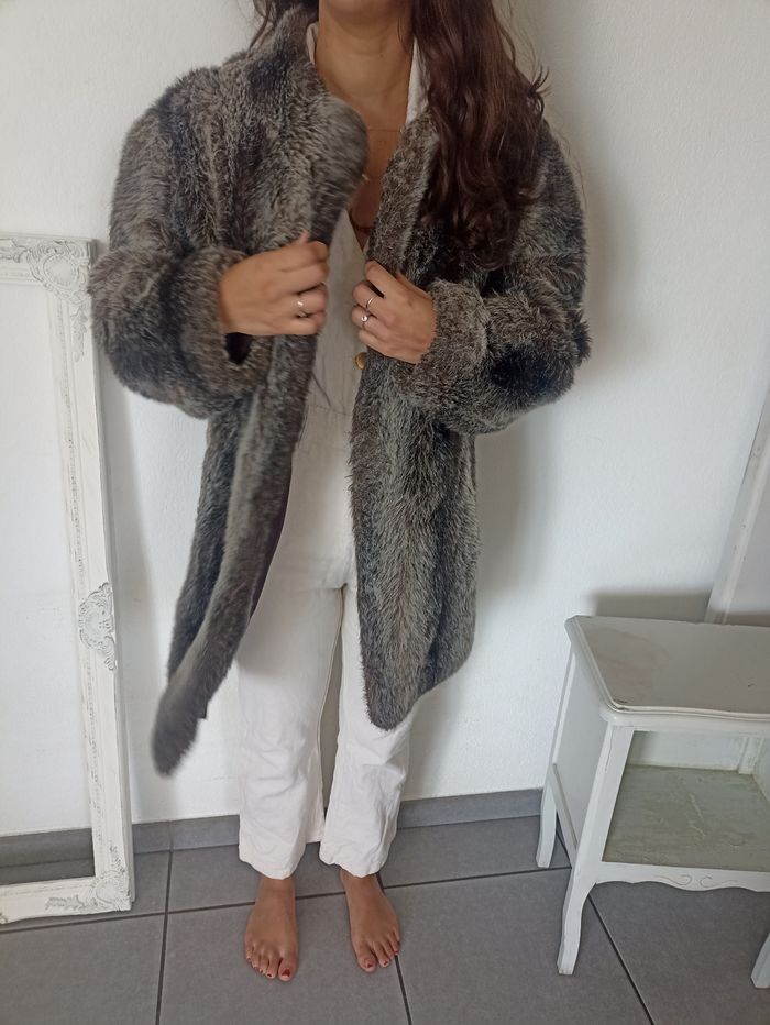 Magnifique et chaud le manteau fausse fourrure a prix tout doux - photo numéro 3