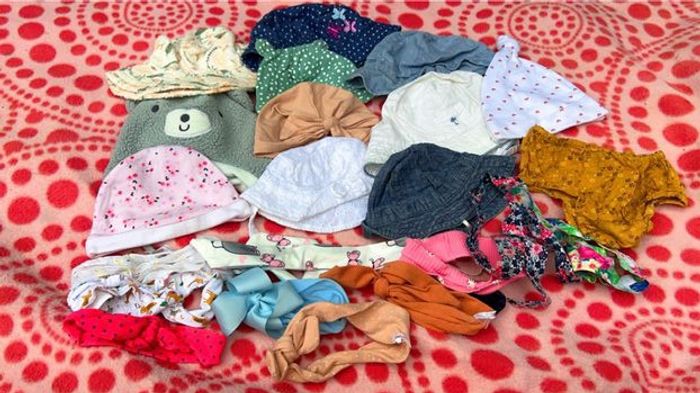 Lot de 20 bonnets et serre-têtes
