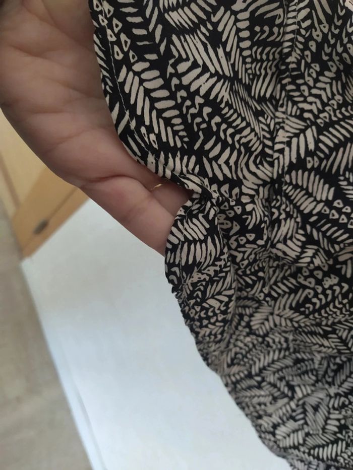 Robe fluide imprimé beige et noir volant - photo numéro 5