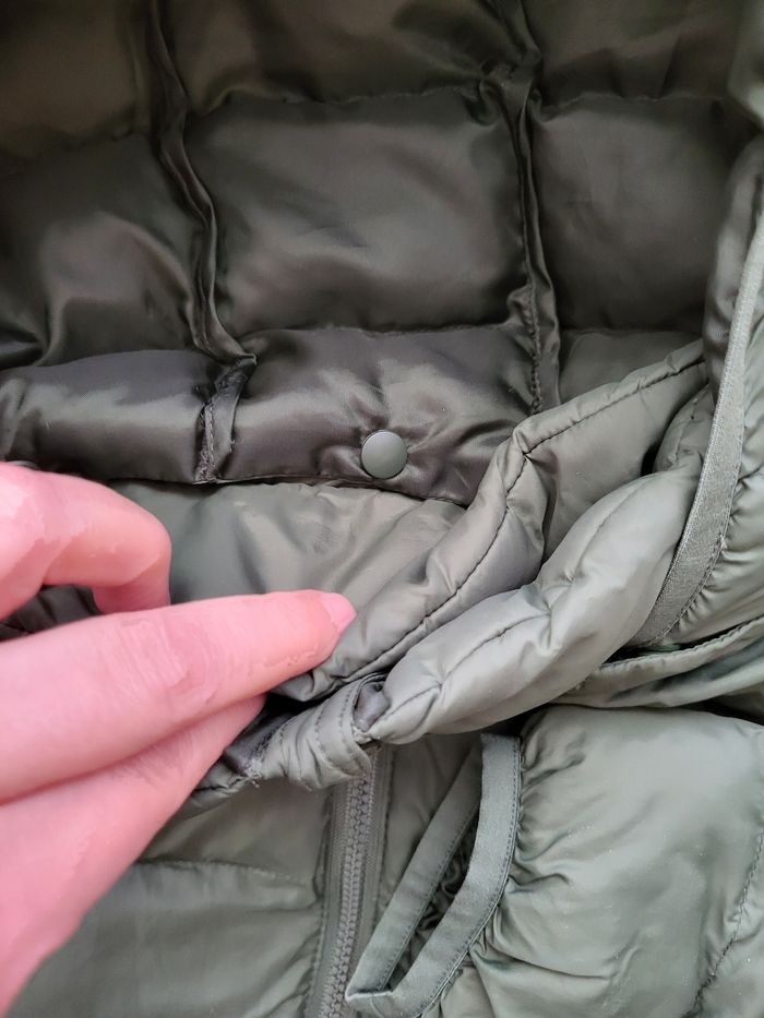 Doudoune fine Uniqlo kaki 11-12 ans capuche amovible - photo numéro 2