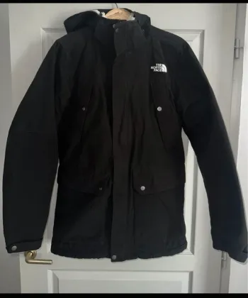 Parka noir et blanche très chaude intérieur sherpa capuche amovible The North Face