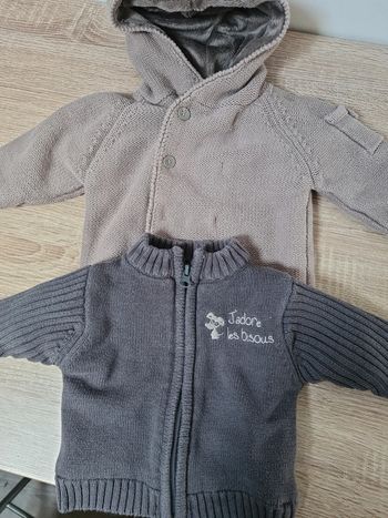 Lot 2 gilets 3 mois mixte