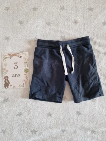 Short 3 ans