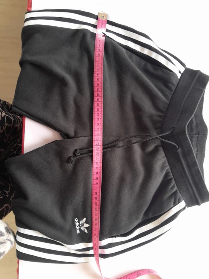 Très beau pantalon de jogging adidas - photo numéro 11