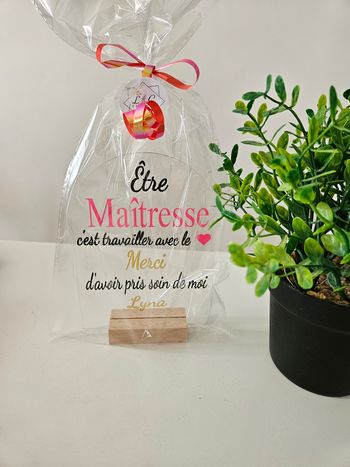 Carte de table idée cadeaux maîtresse atsem aesh etc 