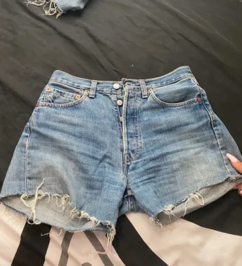 Short mi long bleu levi’s 501 XS 34