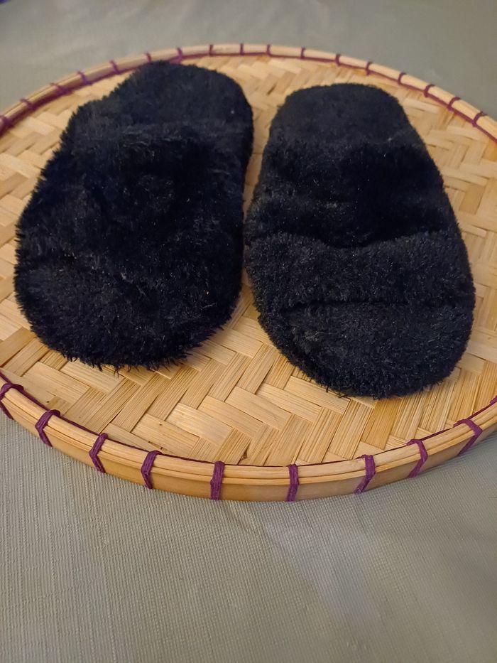 Chaussons ouverts taille 38
