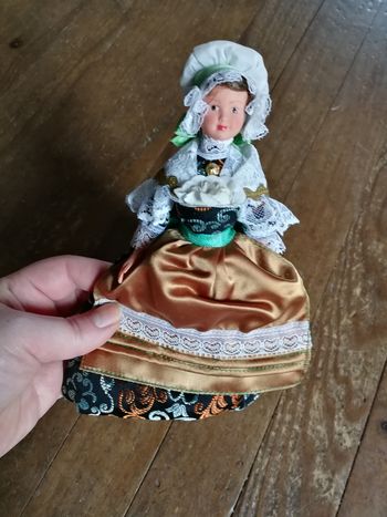 Poupée de collection bretonne folklorique neuve