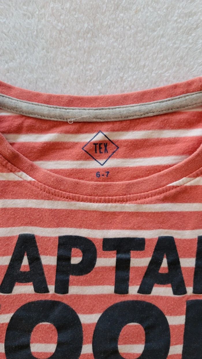 Teeshirt à rayures rouges " capitaine Cook trail " taille 6-7 ans - photo numéro 3