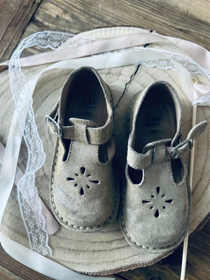 Jolie chaussure Salomé cuir pointure 25
