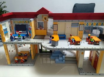 🎒 Grande École Playmobil – Complète + Figurines – 120 € ( négociable) 🎒