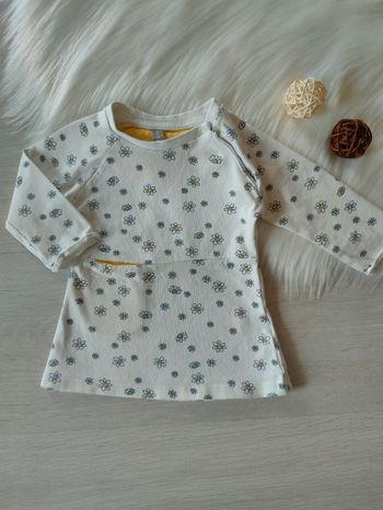 Robe blanche motifs pâquerettes 