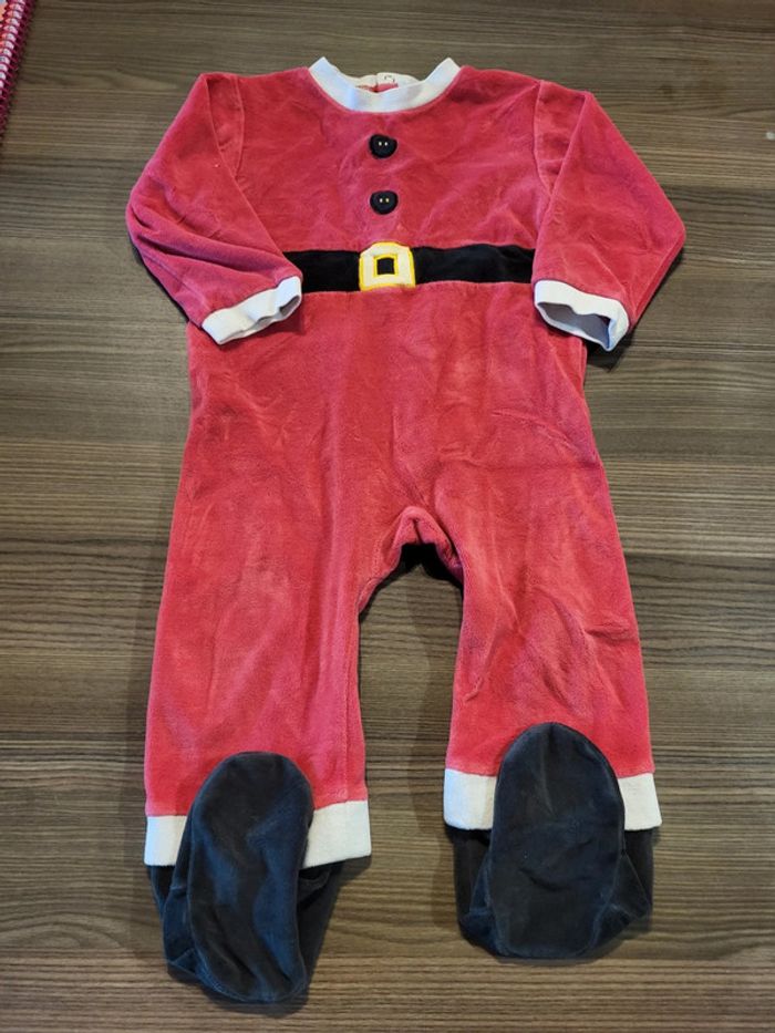Pyjama père Noël taille 24 mois (86 cm)