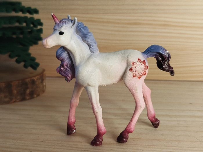 Schleich jeune licorne parme et rose Figurine animal imaginaire - photo numéro 2