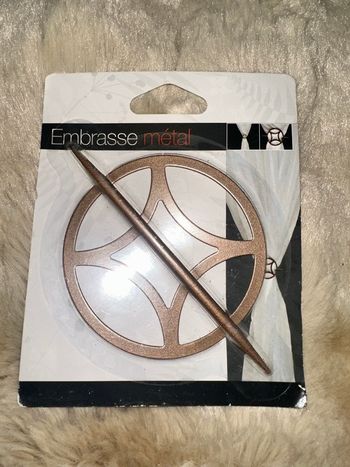 Embrasse en métal