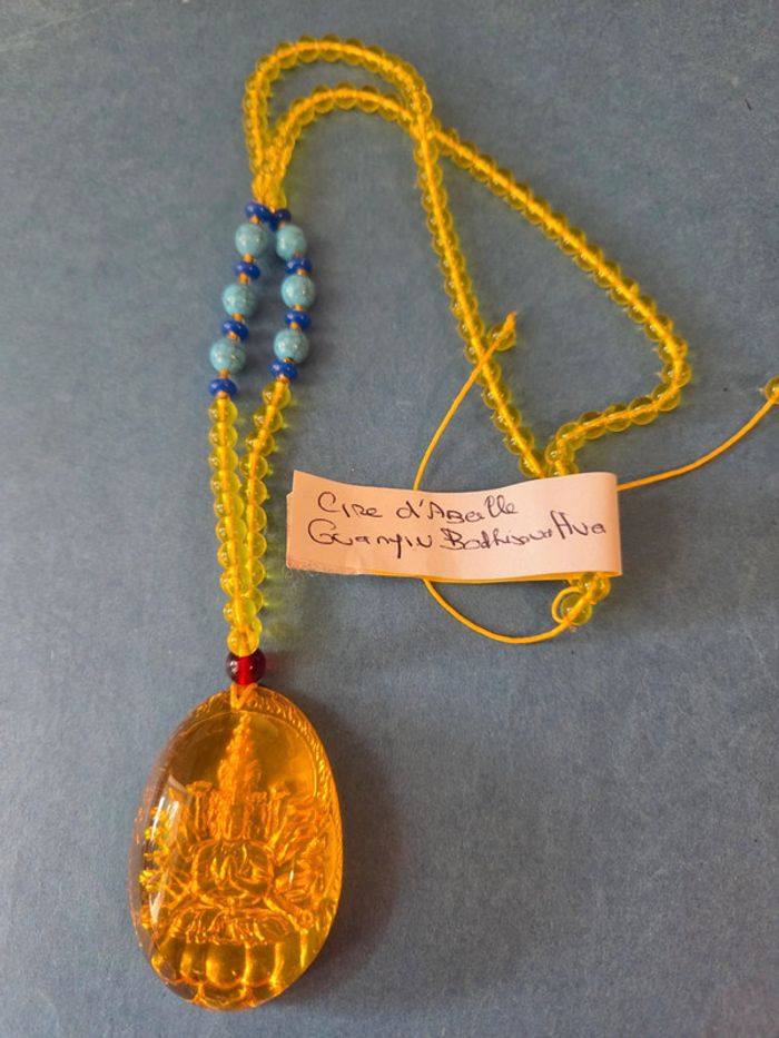 Collier pendentif bouddha cire d' Abeille