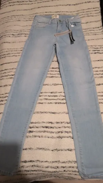 Jean slim neuf avec etiquette RANA denim