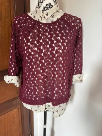 Pull en crochet et chemisier taille M