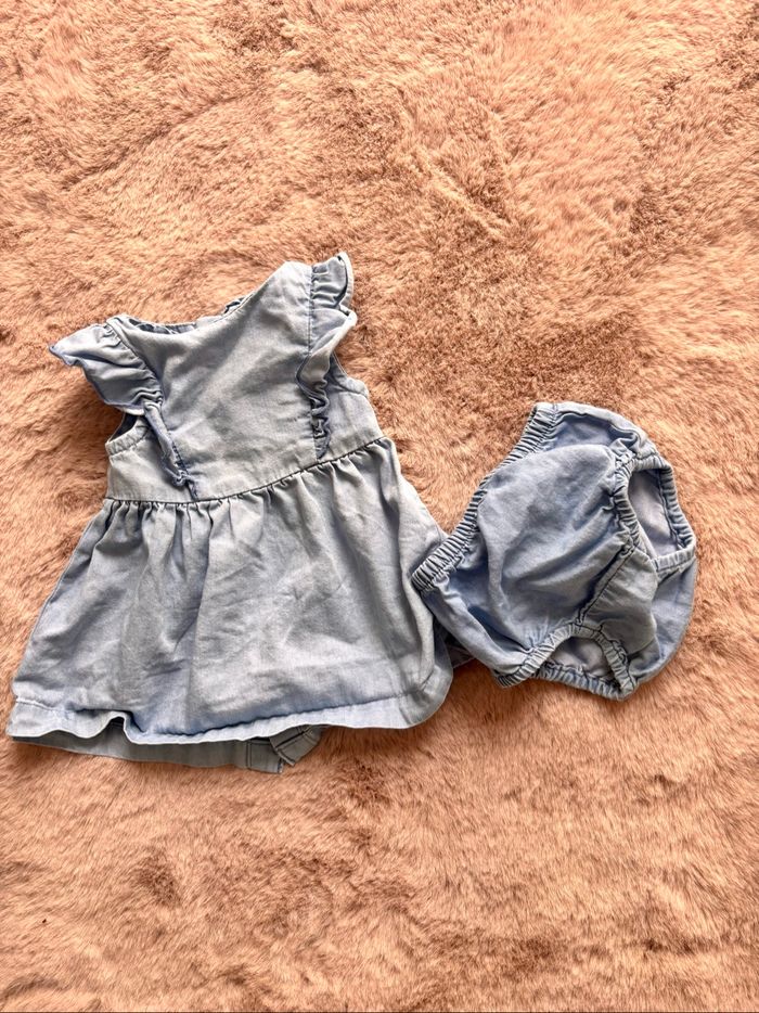 Lot 2 robes 1 mois - photo numéro 2