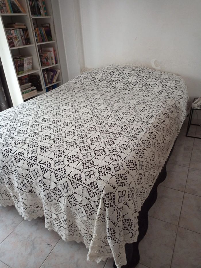 Couvre lit en crochet 220*250 cm