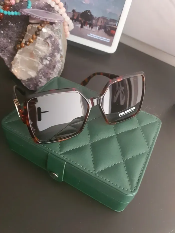 Lunette de soleil - photo numéro 2