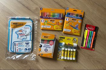 Lot fournitures scolaires