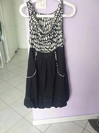 Jolie Robe taille 38/40 neuve