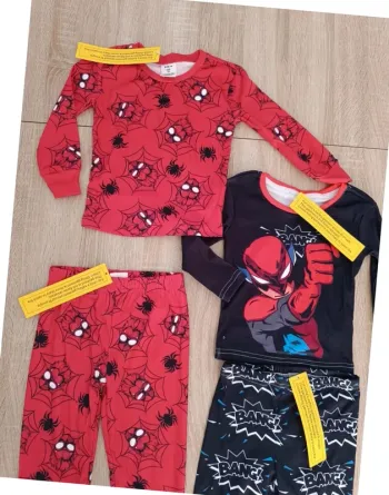 Lot de 2 pyjamas Neuf Taille 4 ans mais fait plus 2 ans