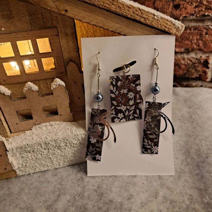 Boucles d'oreilles pendante avec pendentif assortie noir et grise - photo numéro 2