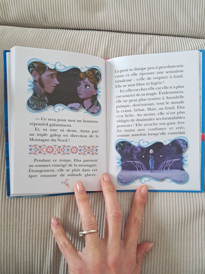 Lot 2 livres rose La Reine des Neiges numéro 1 et 3 - photo numéro 3