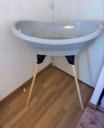 Baignoire bébé sur pieds