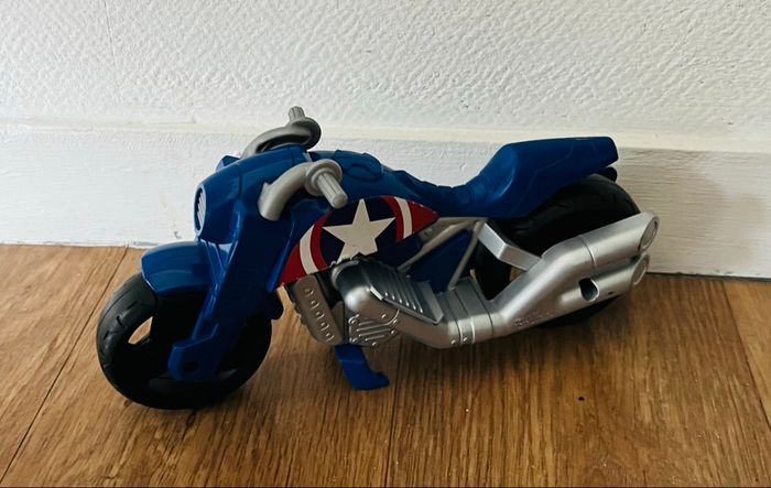 Lot voiture Spiderman + moto captain america Avengers - photo numéro 5