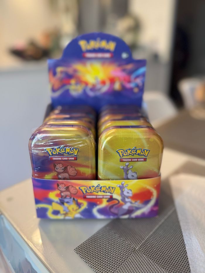 Display Pokémon mini tins pouvoirs de kanto juin 2025