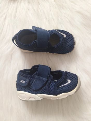 Baskets ballerines de sport printemps été bébé fille Nike pointure 20,5