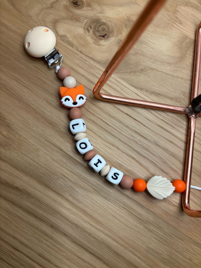 Attache-tétine personnalisé en silicone