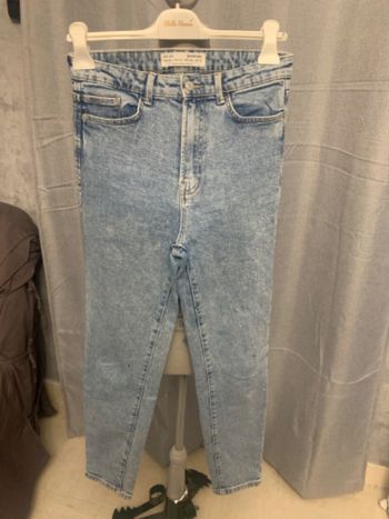 Jeans à stradivarius taille 38 + autre