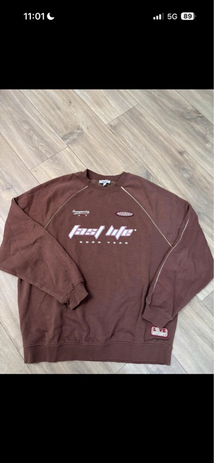 Pull marron oversize