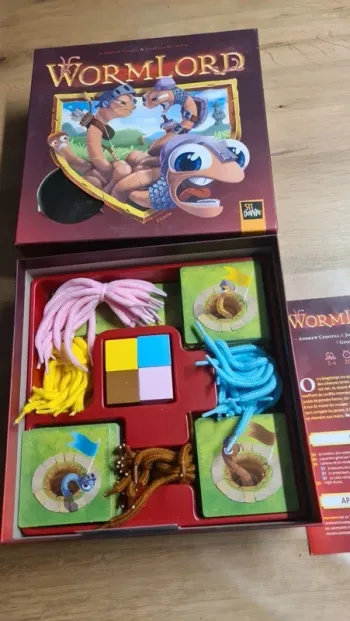 Proche du neuf jeu de société Wormlord des éditions Sit Down,