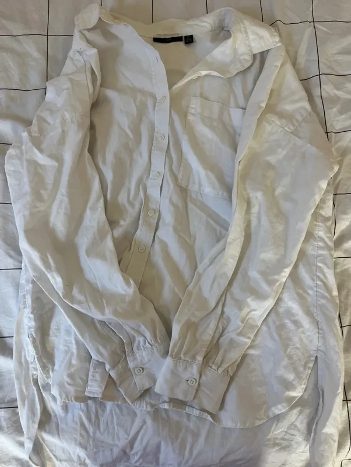 Longue chemise blanche