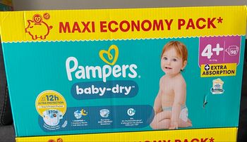 1 carton de couches Pampers taille 4+