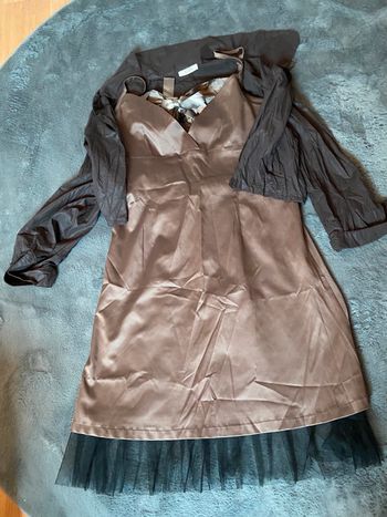 Robe de soirée Sepia satinée marron glacée avec boléro marron