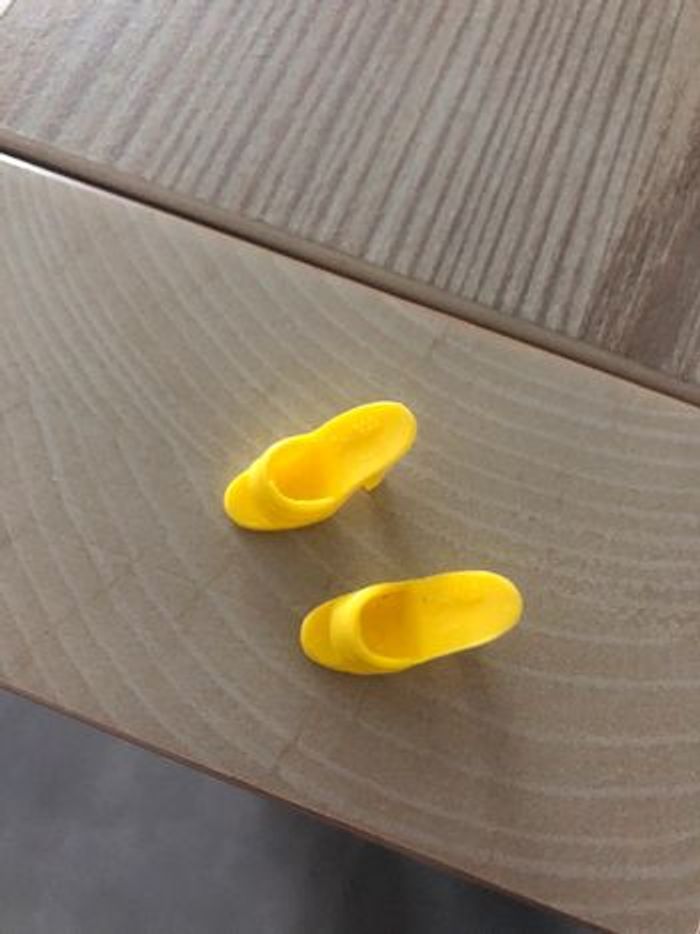Paire de chaussure barbie accessoire jaune - photo numéro 4