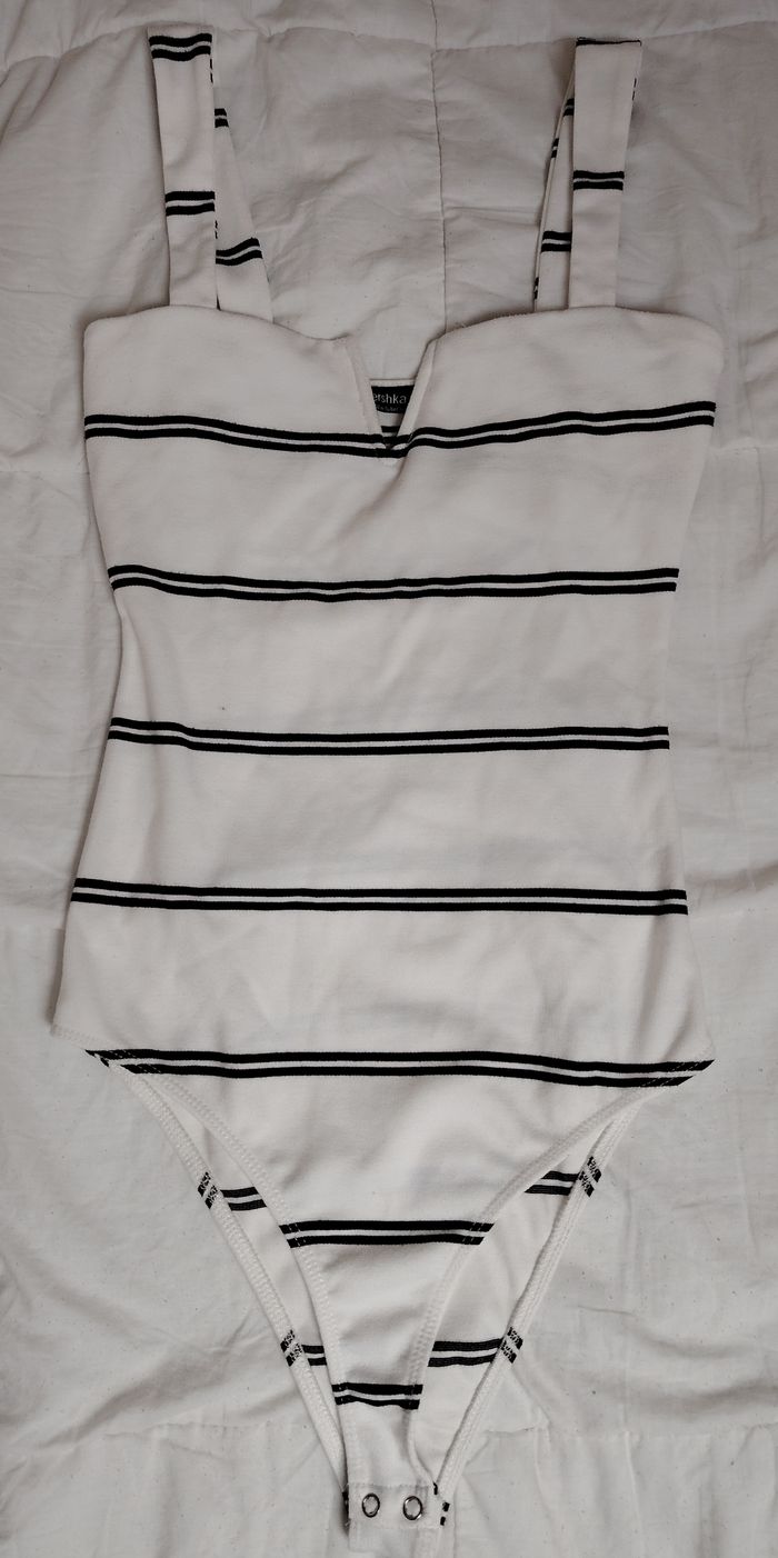 Body rayé blanc et noir Bershka
