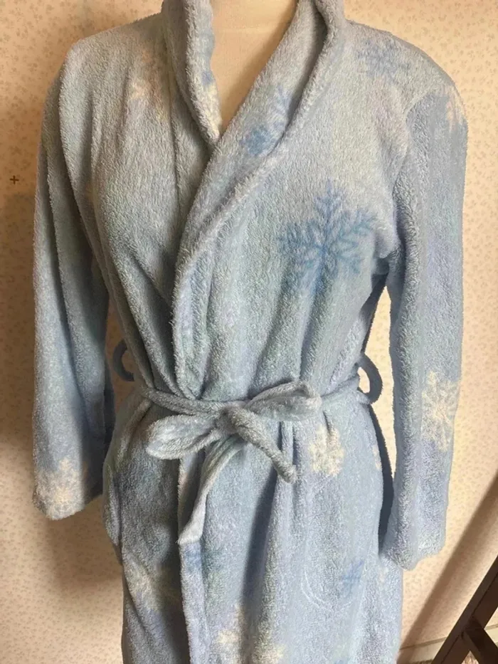Peignoir sans etiquette de taille correspond à un 40-42 - photo numéro 2
