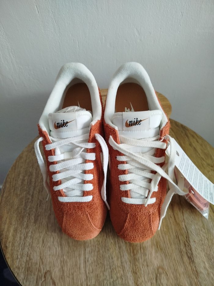 Baskets Nike T 36,5 - photo numéro 2