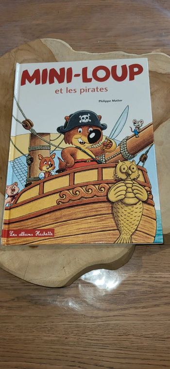 Livre mini loup et les pirates