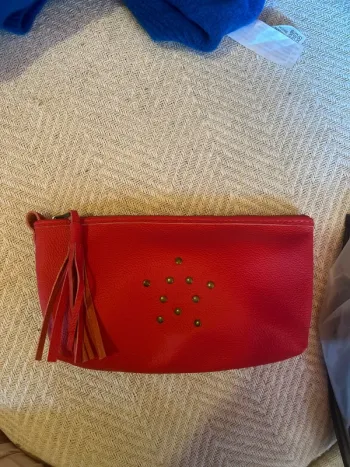 Pochette rouge
