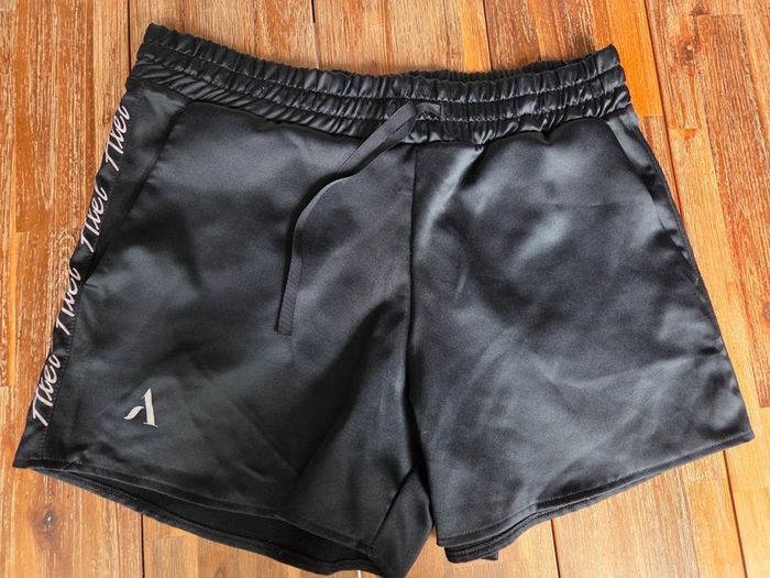 Short sport femme satin axel artistic