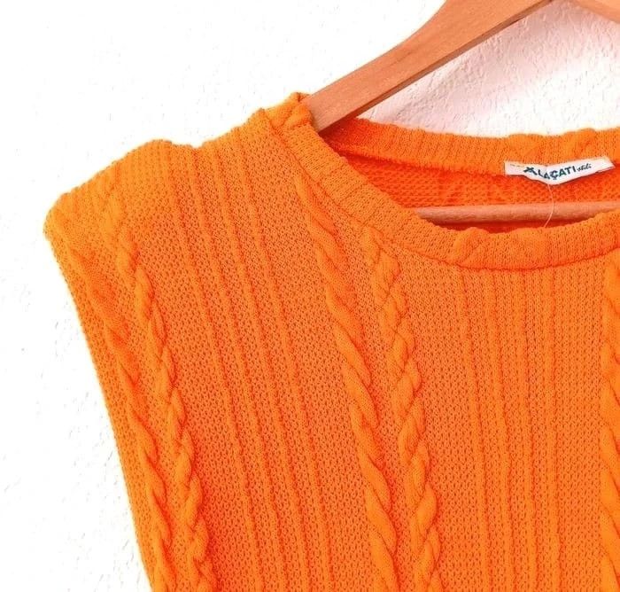 Robe courte en maille torsadé a épaulettes pour femme. Couleur Orange. Taille M. - photo numéro 6